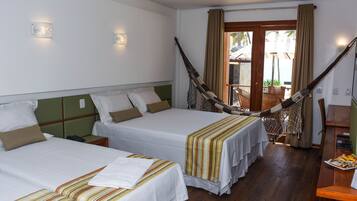 Quadruple Room | Minibar, desk, blackout curtains, cots/infant beds