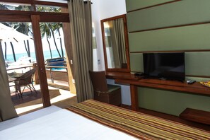 迷你吧、書桌、遮光布/窗簾、搖籃/嬰兒床