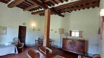 Suite Junior, accesso in sedia a rotelle | Area soggiorno