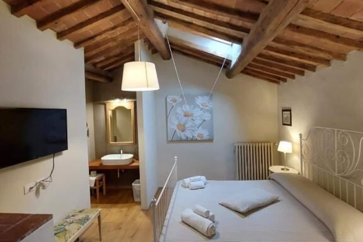 슈피리어 쿼드룸 | 고급 침구, 책상, 무료 WiFi, 침대 시트