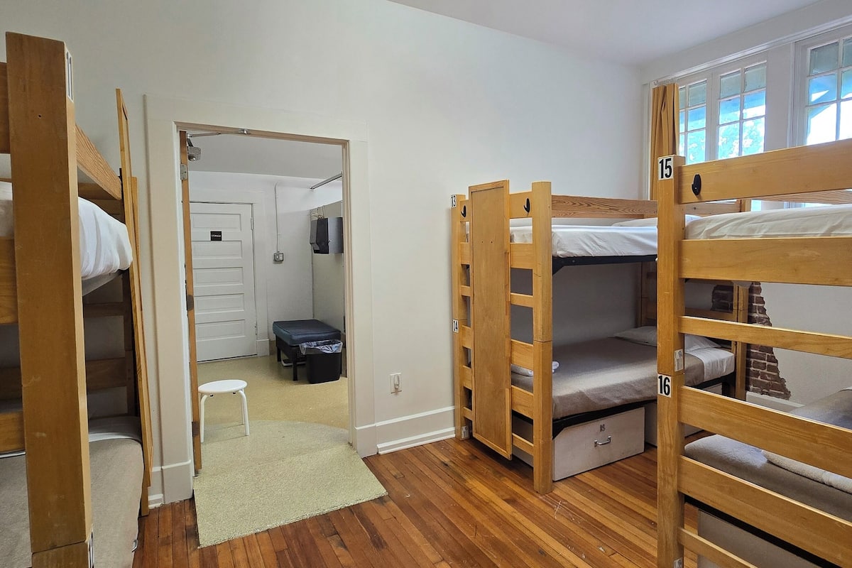 Single Bed in Women's Dorm | Hypo-allergenic bedding, free WiFi, bed sheets
