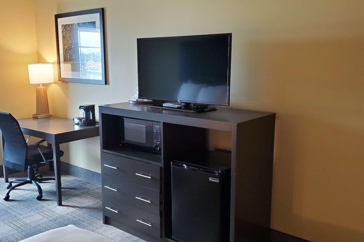 standard room, 2 queen beds, accessible, bathtub | premium bedding, pillow-top beds, in-room safe, individually furnished