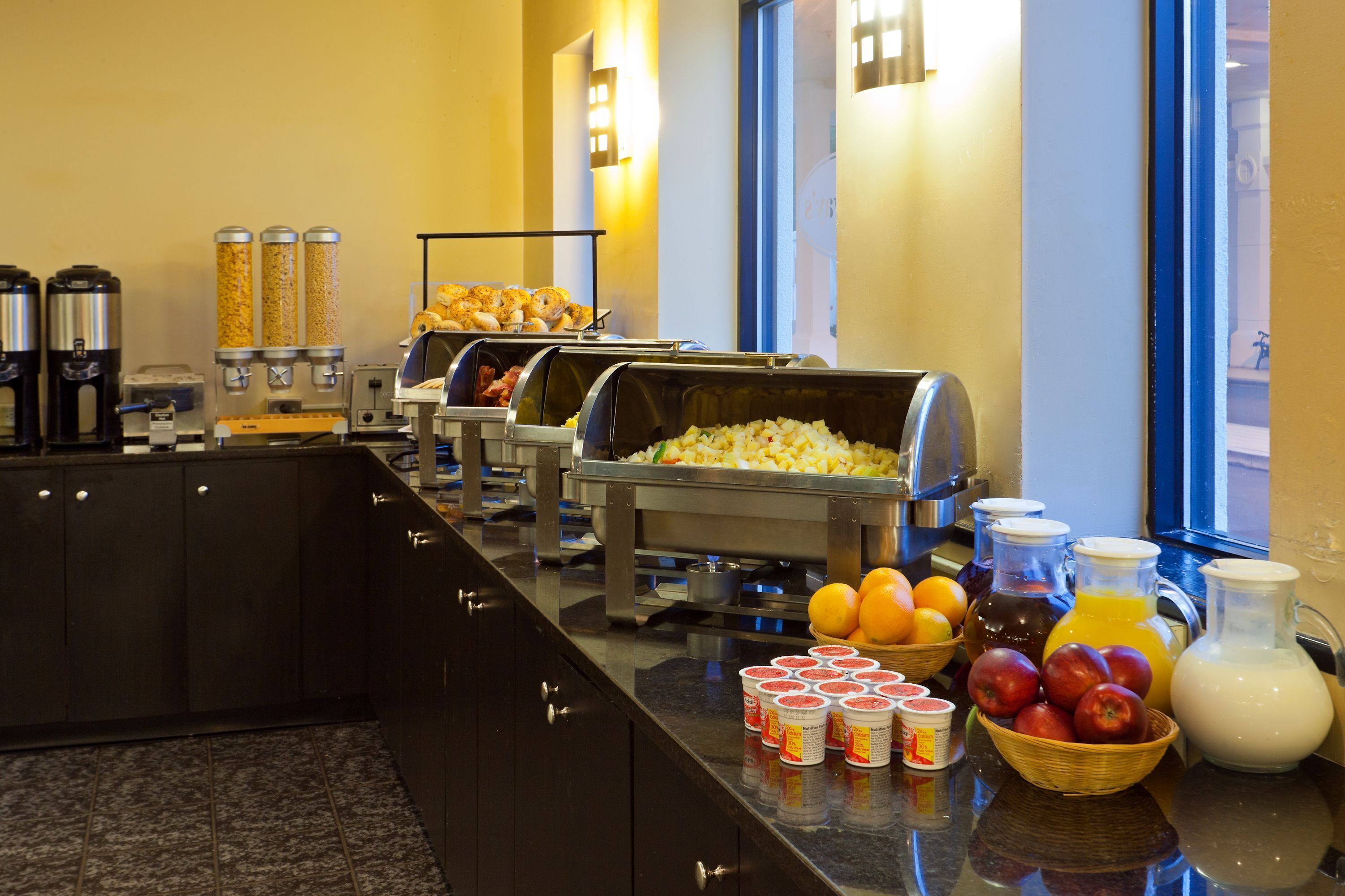 free daily continental breakfast