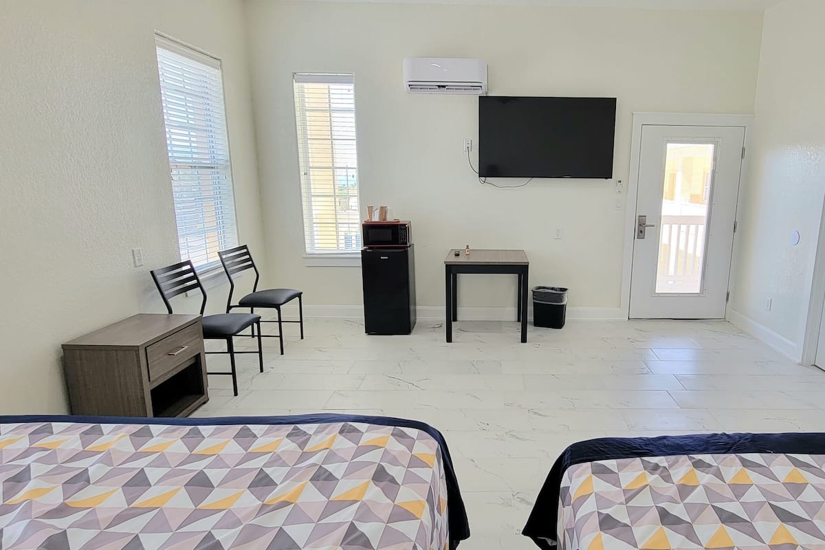 Luxury Double King Family Room | Cortinas opacas y sistema de insonorización