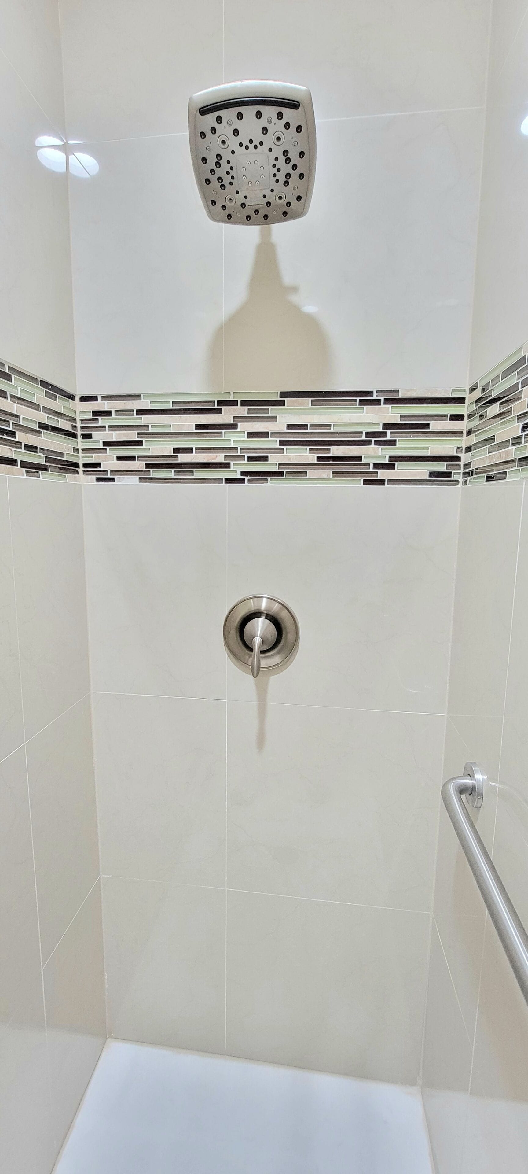 Gratis toiletartikelen, een haardroger, handdoeken, zeep