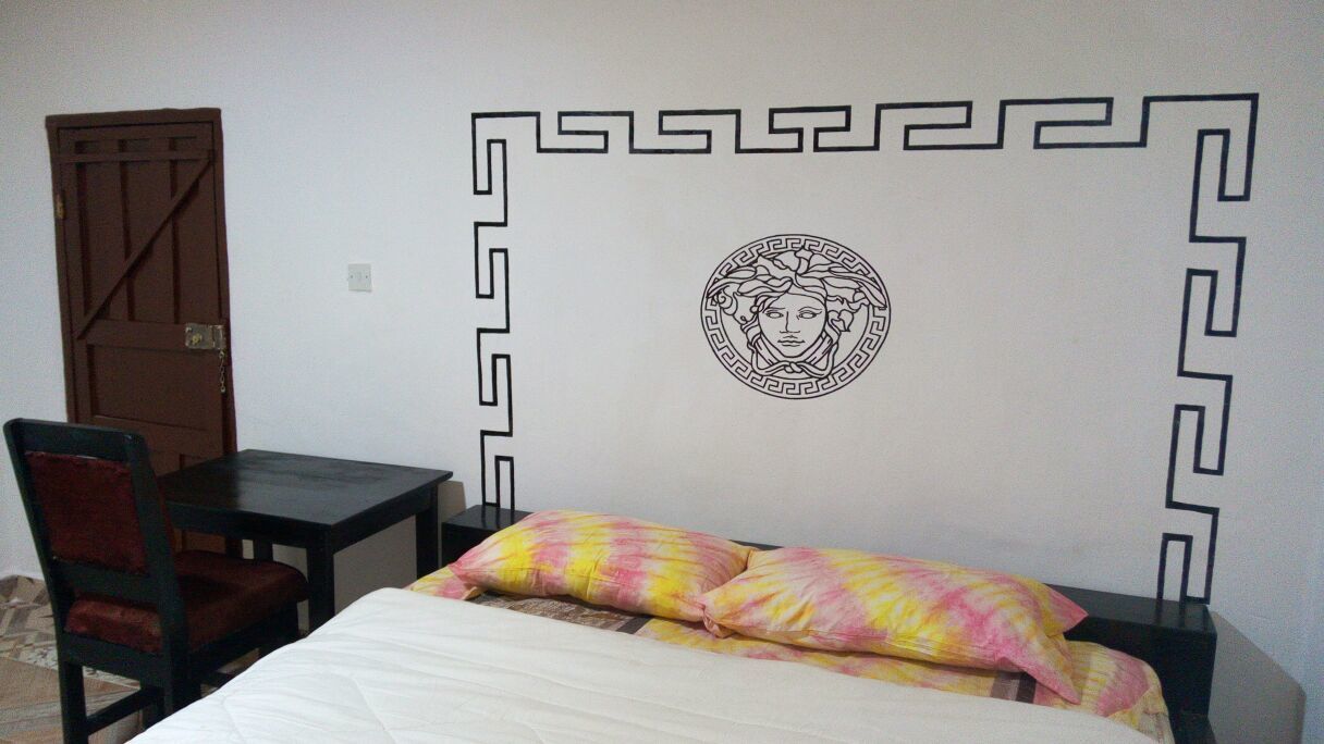 Suite (Large King with Balcony) | Individuelt dekorert, skrivebord, blendingsgardiner og strykejern/-brett