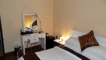 Premium bedding, in-room safe, individually decorated