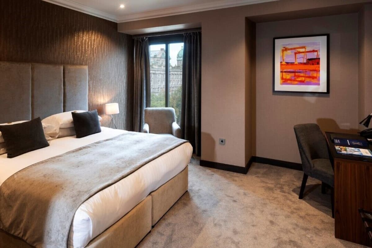 Executive Double Room, 1 King Bed, City View | 1 bedroom, in-room safe, desk, laptop workspace