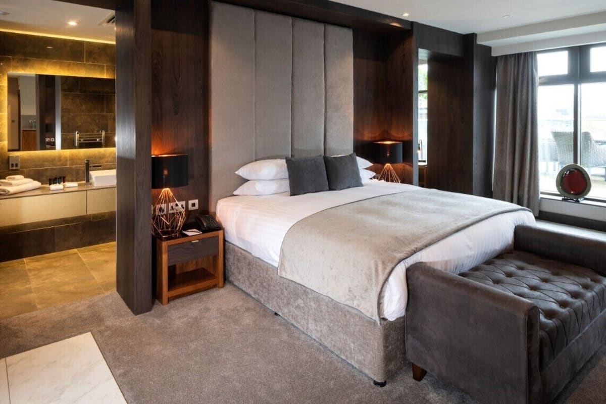 luxury penthouse, city view, corner | view from room