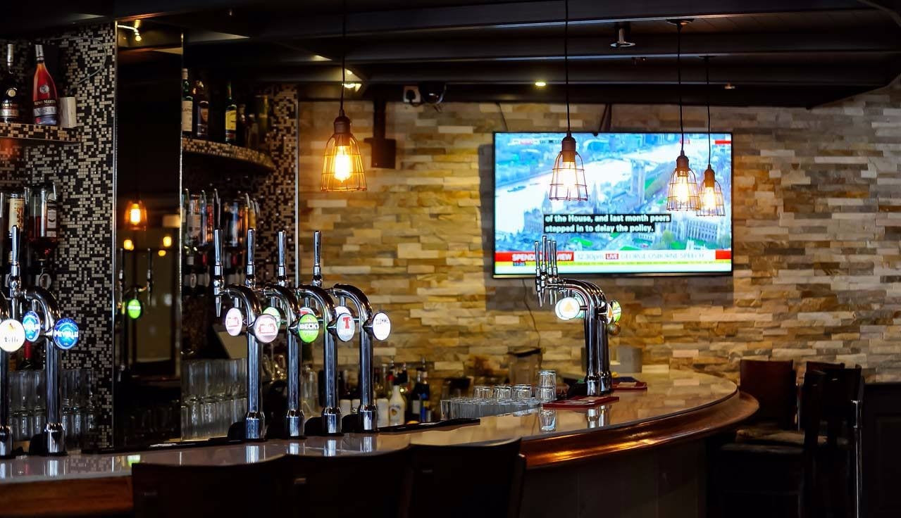 2 bars/lounges, rooftop bar