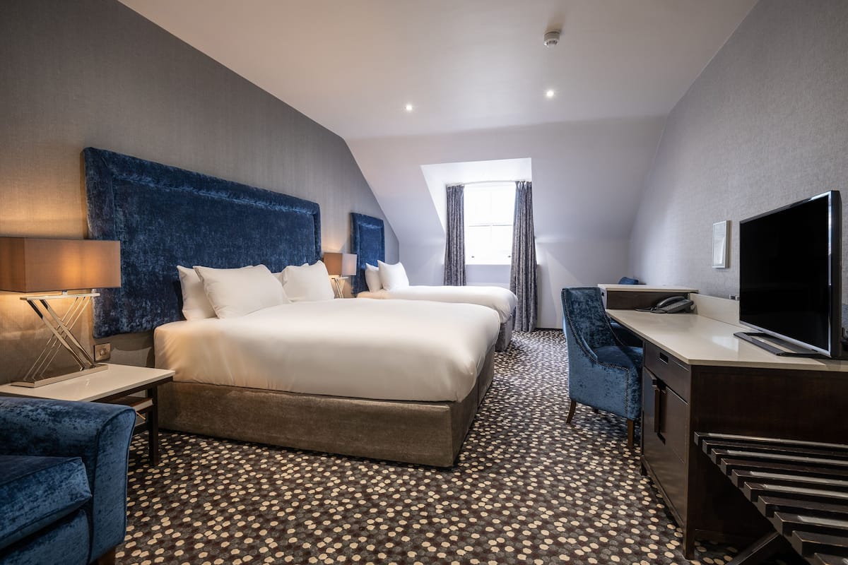 Classic Triple Room, Multiple Beds | 1 bedroom, in-room safe, desk, laptop workspace