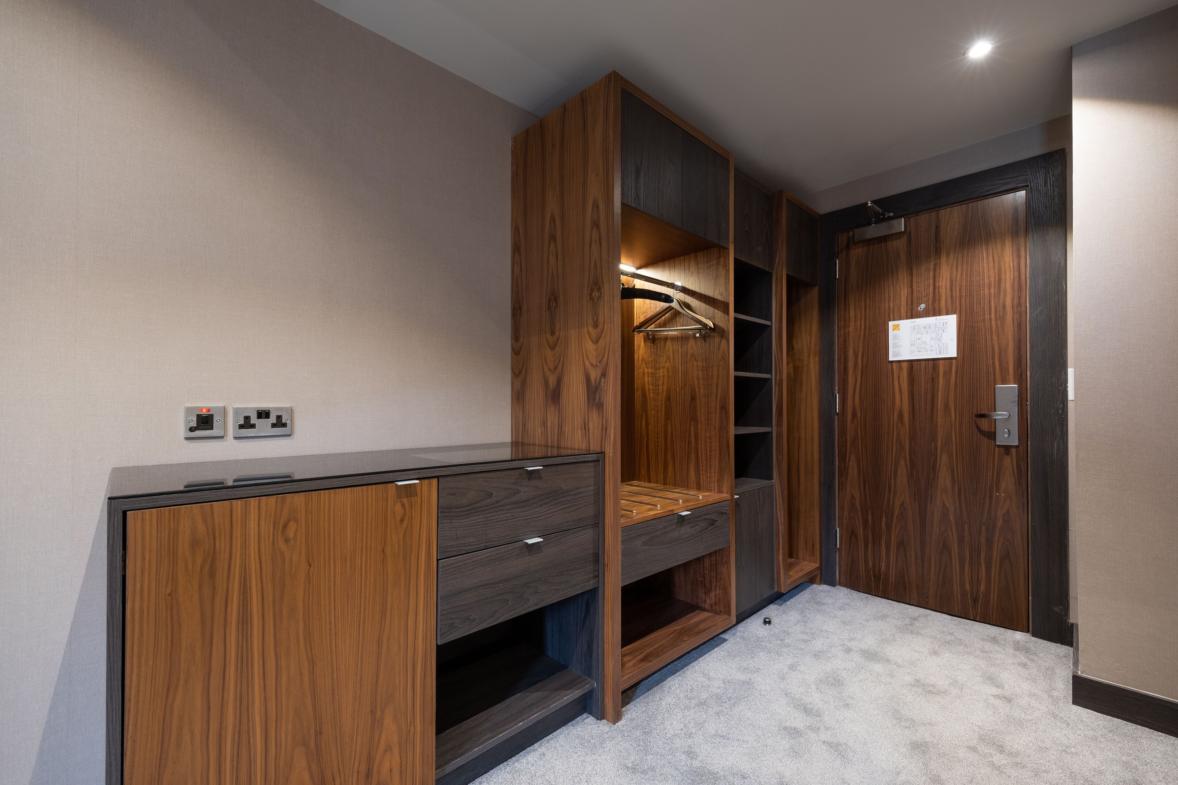 executive twin room, 2 single beds, city view | living area | tv