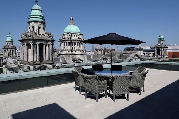 Penthouse Luxe, vue ville, en angle