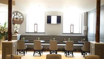 Daily full breakfast for a fee