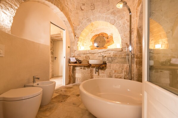 Romantic Suite, Jetted Tub (Trullo Astore) | Bathroom | Hair dryer, towels - La Corte dell'Astore (Alberobello)