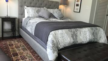 Deluxe Studio Suite, Sea View | Desk, free WiFi