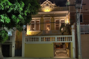 Façade de l’hébergement - soirée/nuit