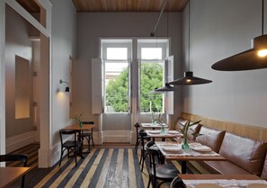 Free daily cooked-to-order breakfast 