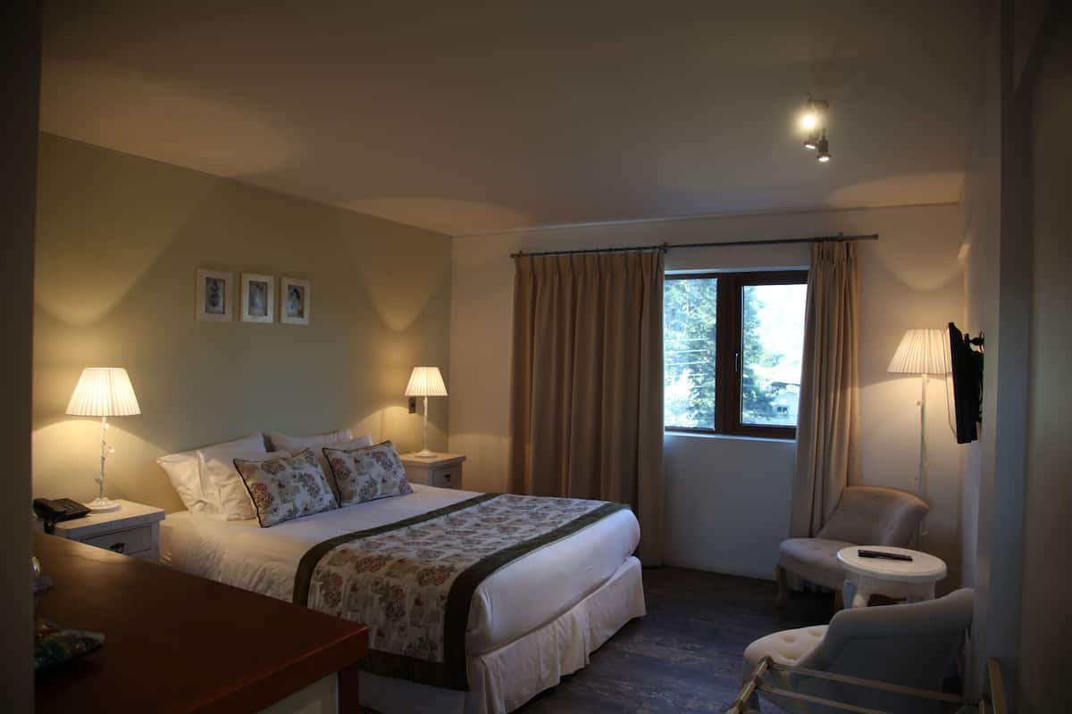 Standard Double Room | Premium bedding, minibar, in-room safe, laptop workspace