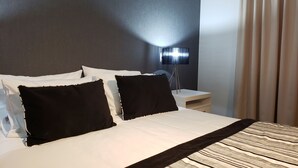 Standard Double Room | Premium bedding, minibar, in-room safe, laptop workspace - Hotel Martina de Goñi (Pucón)