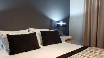 Habitación doble estándar | Ropa de cama de alta calidad y minibar