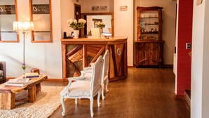 Reception - Hotel Martina de Goñi (Pucón)