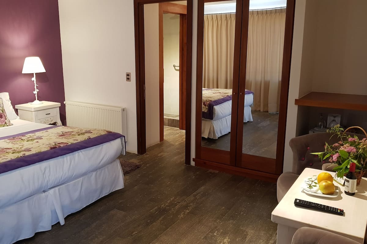 Superior Double Room | Premium bedding, minibar, in-room safe, laptop workspace