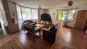 Coin salon dans le hall