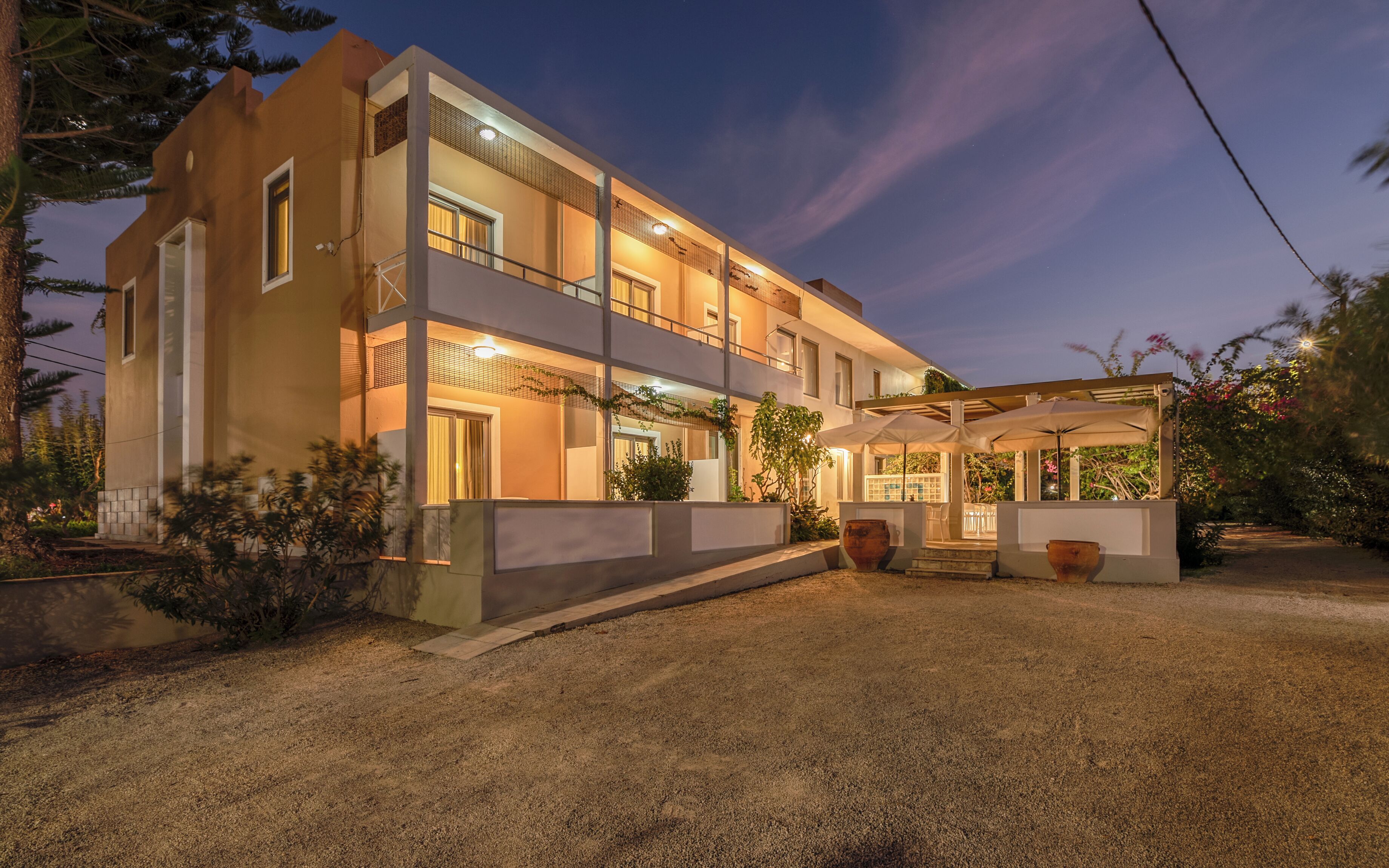 المنشأة من الخارج