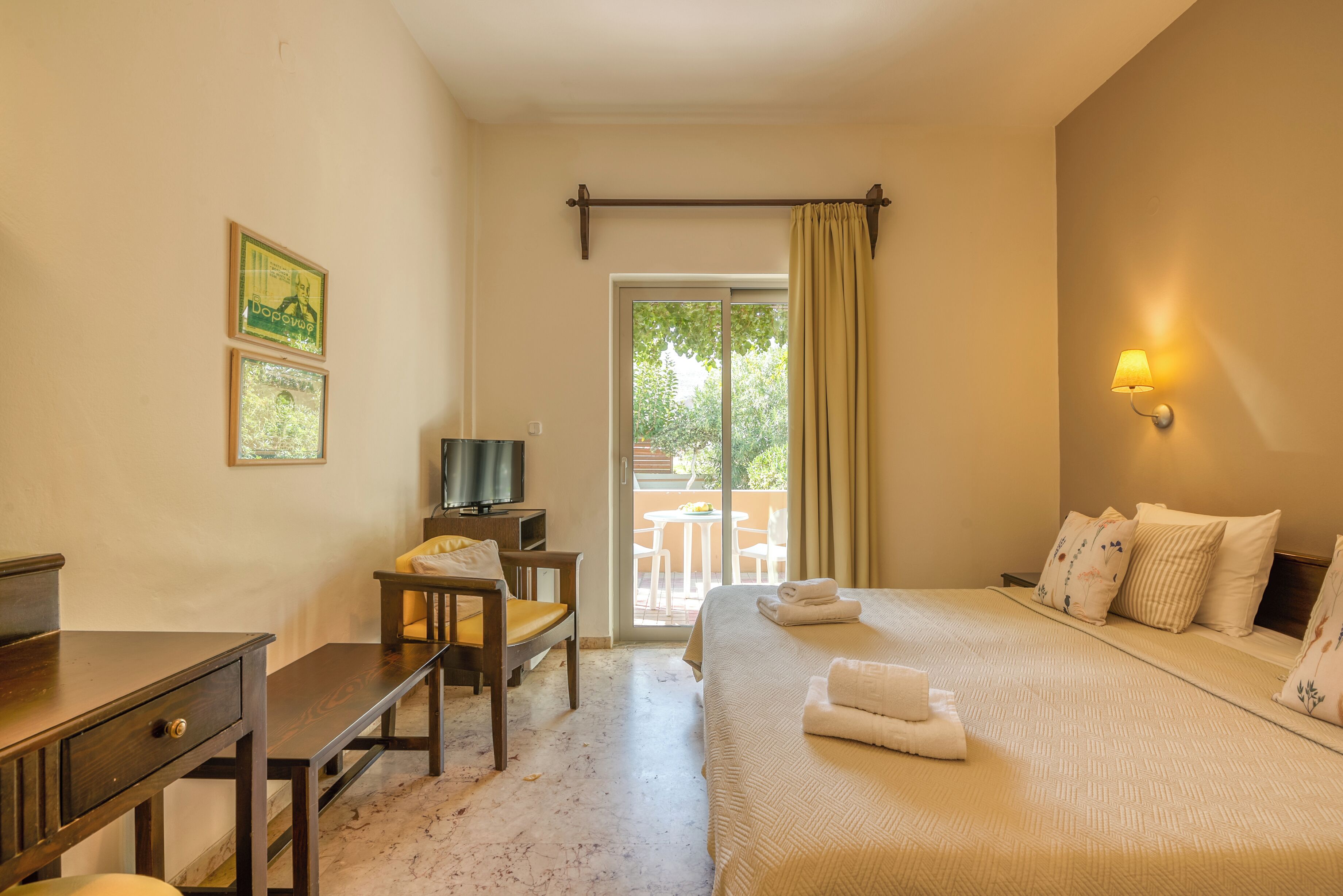 Kahden hengen economy-huone (yksi tai kaksi sänkyä) | Silitysrauta/-lauta, ilmainen Wi-Fi, vuodevaatteet