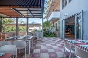 Frokostbuffé hver dag (EUR 13 per person)