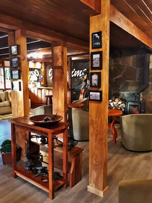 Interior entrance - Hotel Geronimo (Pucón)