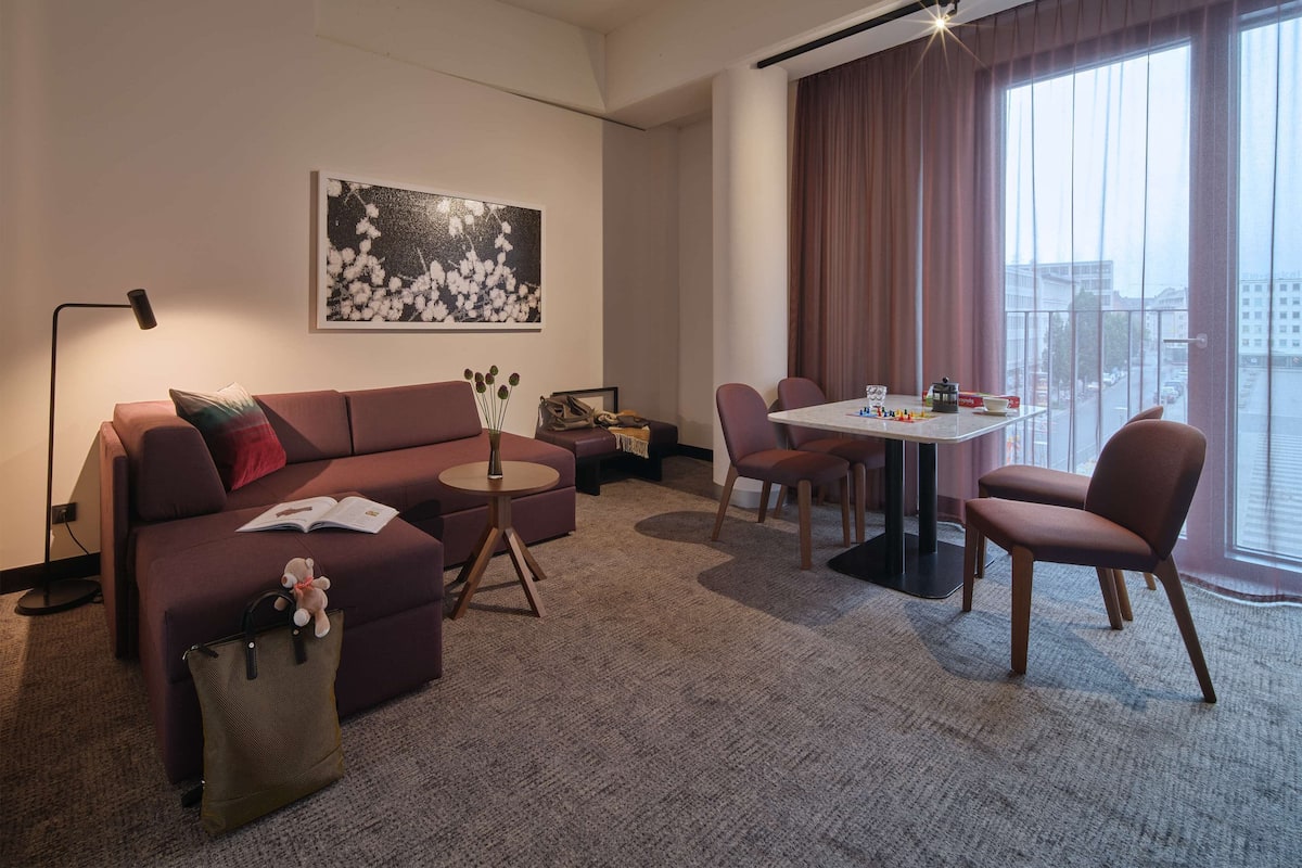 Hypo-allergenic bedding, in-room safe, desk, laptop workspace