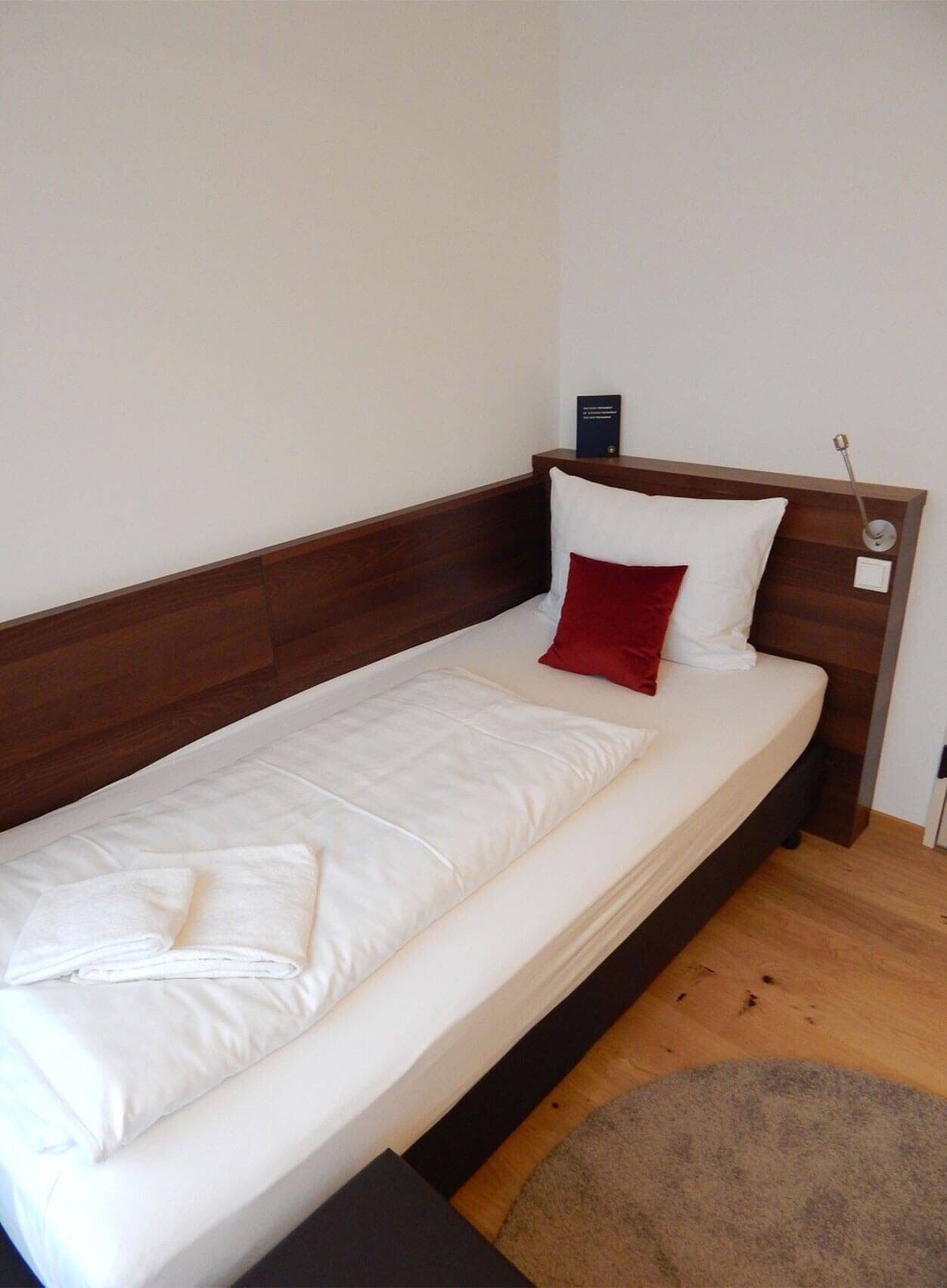 Habitación individual estándar | Ropa de cama hipoalergénica, cunas, wifi gratis y ropa de cama 
