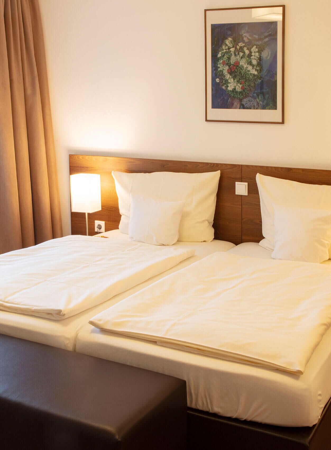 Habitación doble Deluxe | Ropa de cama hipoalergénica, cunas, wifi gratis y ropa de cama 