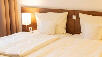 Quarto casal luxo | Roupas de cama antialérgicas, berços (sobretaxa), Wi-Fi de cortesia