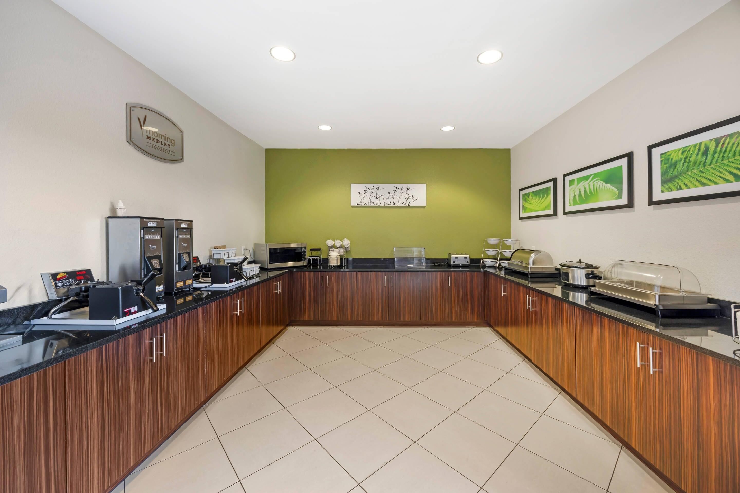 free daily full breakfast