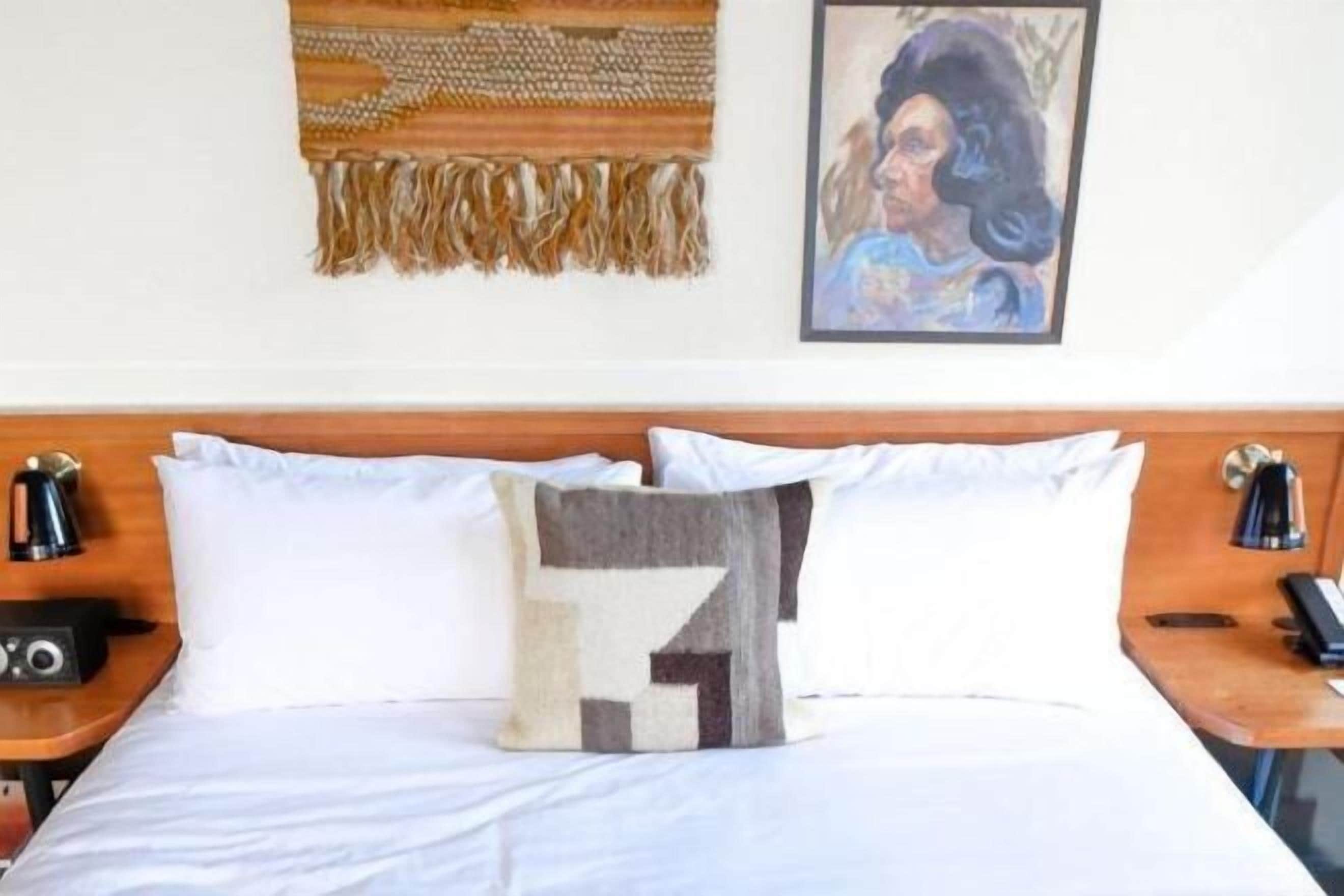 1 bedroom, Egyptian cotton sheets, premium bedding, pillow-top beds