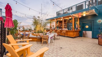 3 restaurants, breakfast, lunch served; local and international cuisine