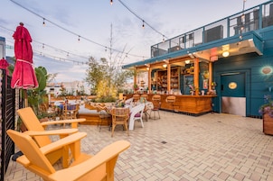 3 restoran dengan sajian hidangan lokal dan internasional