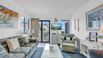 Signature Condo, 2 Bedrooms, Balcony, Ocean View | Living room