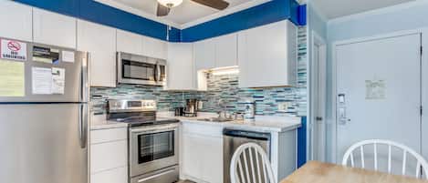 Superior Condo, 2 Bedrooms, Pool Access, Pool View | Private kitchen