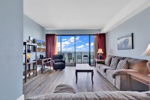 Familie-loftsleilighet, 2 soverom, balkong, ved stranden | Utsikt fra rommet