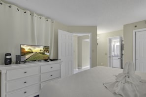 Elite Condo, 1 Bedroom, Balcony, Ocean View | Individually decorated, individually furnished, iron/ironing board