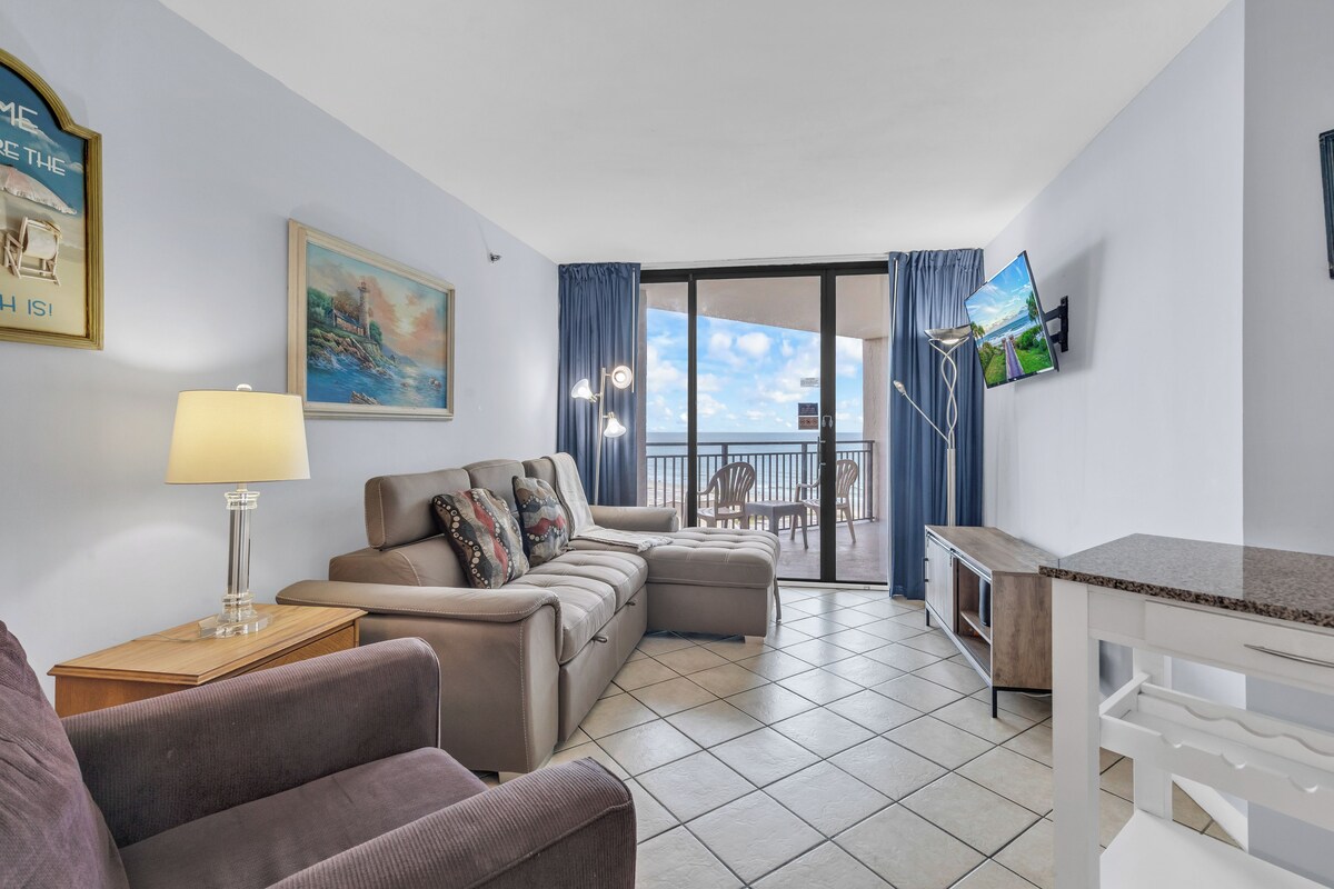 Comfort Condo, 1 Bedroom, Balcony, Ocean View | Living room