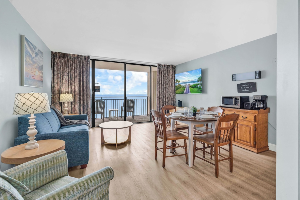 Family Condo, 1 Bedroom, Balcony, Beachside | Living room