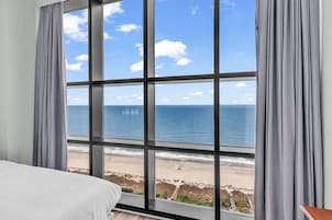 Family Penthouse, 2 Bedrooms, Balcony, Beachside | Pemandangan dari bilik