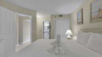 Elite Condo, 1 Bedroom, Balcony, Ocean View | 1 bedroom, individually decorated, individually furnished