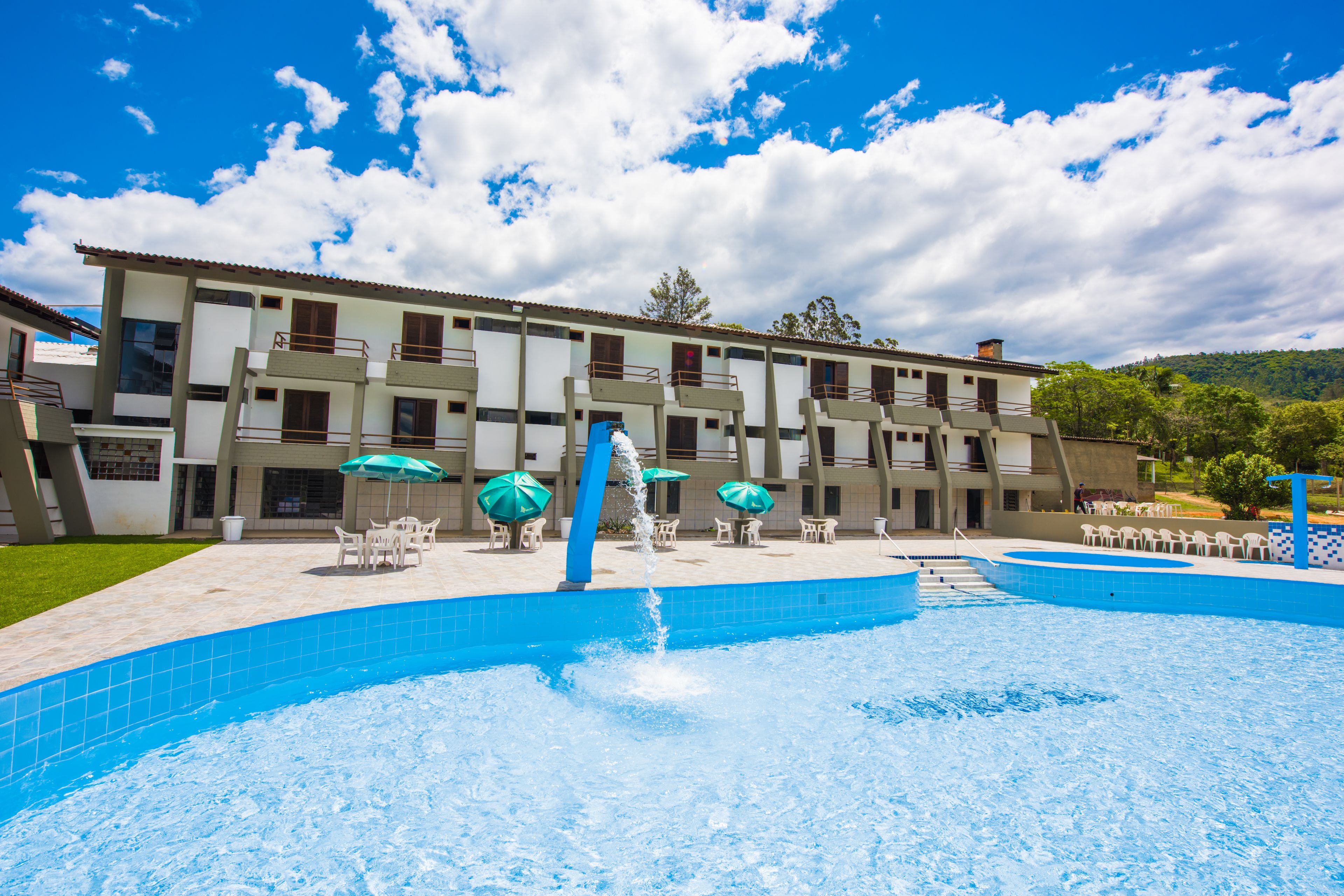 2 piscinas al aire libre, sillones reclinables de piscina