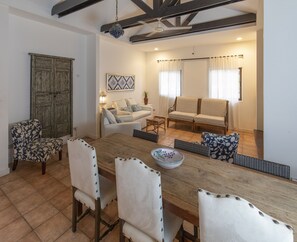 Apartment, 2 Bedrooms, Courtyard Area | Dapur peribadi